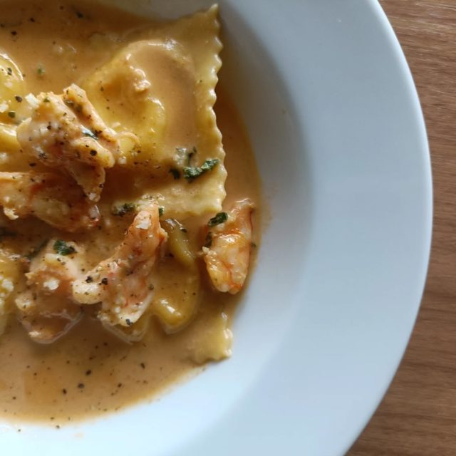 じゃがいもとマスカルポーネを詰めたラビオリ🍽️
アメリケーヌソース👨‍🍳🦐

凝縮した海老の旨みとじゃがいもの甘み、マスカルポーネのコク、バランス良く仕上がりました👍

30日（土）31日（日）はどちらもまだご案内可能です✨️ご予約お待ちしております😊

#福岡イタリアン 
#福岡グルメ 
#福岡レストラン 
#手打ちパスタ 
#おまかせコース 
#季節の料理 
#福岡美食 
#グルメな人と繋がりたい 
#レストラン好きな人と繋がりたい
#italianrestaurant
#fukuokafoodie
#fukuokarestaurant
#gourmetjapan
#finefood